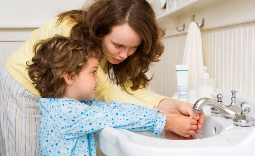 Abyste zabránili vstupu červů do těla dítěte, musíte dodržovat hygienická pravidla